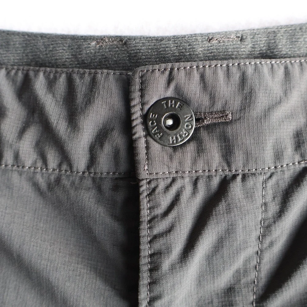 The North Face Men's Grey Cargo Shorts Size 34 Regular Fit Outdoor Hiking